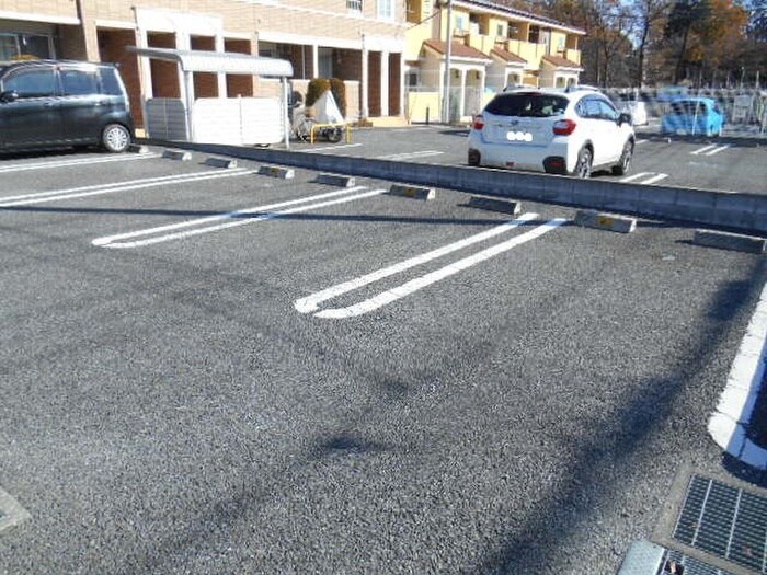 物件外観写真2　(駐車場)