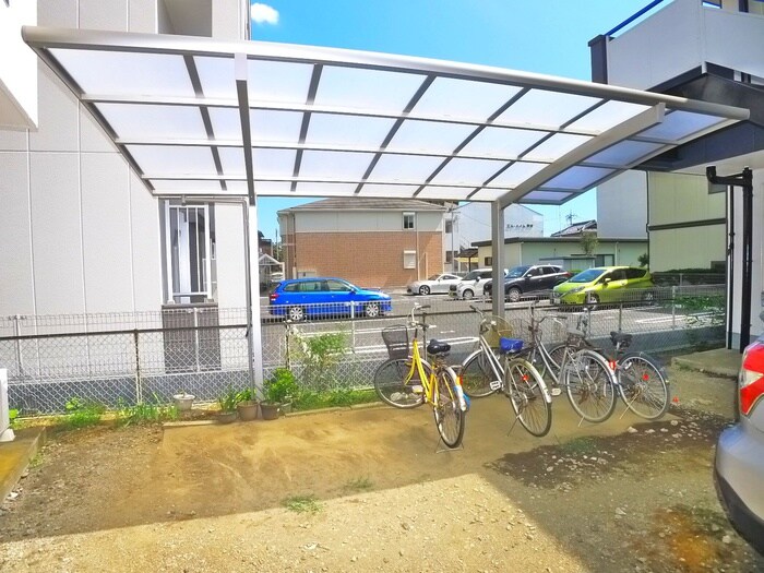 物件外観写真3　(駐輪場)