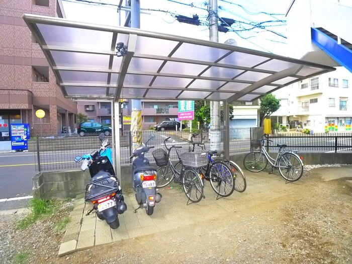 物件外観写真4　(駐輪場)