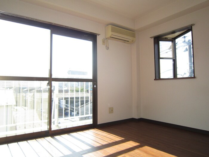 物件内観写真4　(居室)