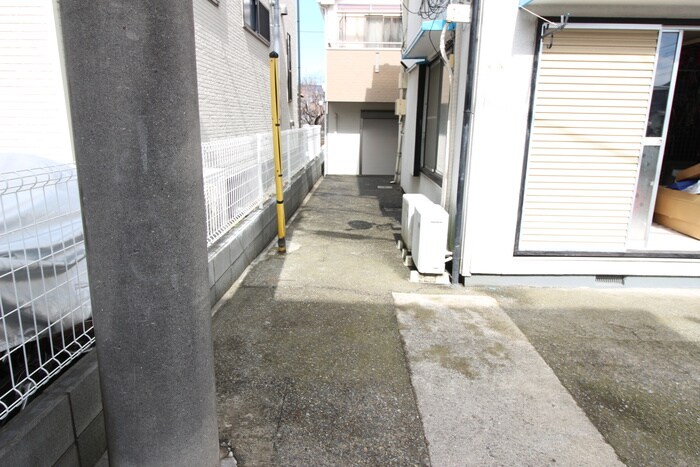 物件外観写真5　(エントランス部分)