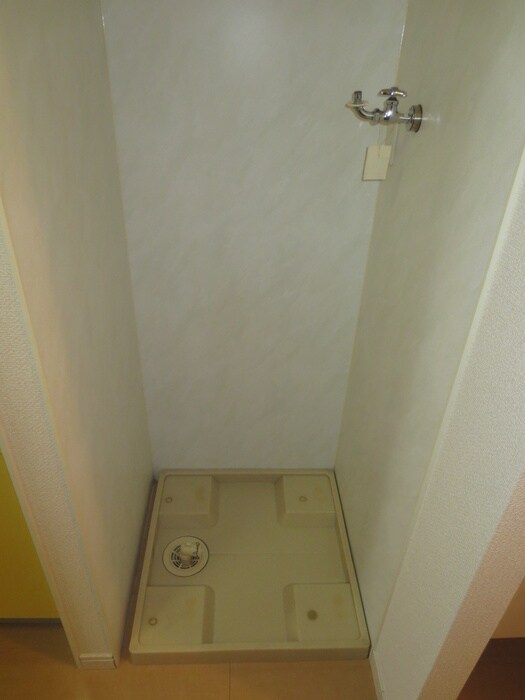 物件内観写真10　(洗濯機置場)