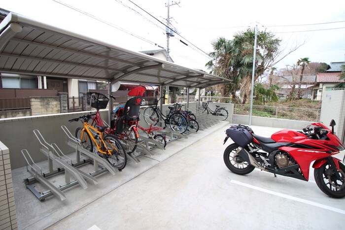 物件外観写真3　(駐輪場)