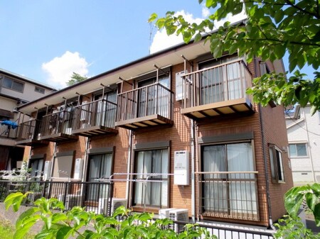 プラスワン外観写真