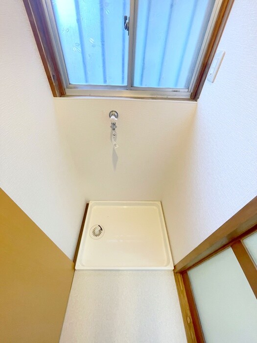 物件内観写真12　(洗濯機置場)