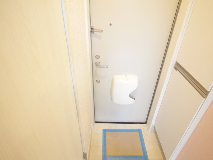 物件内観写真16　(玄関)