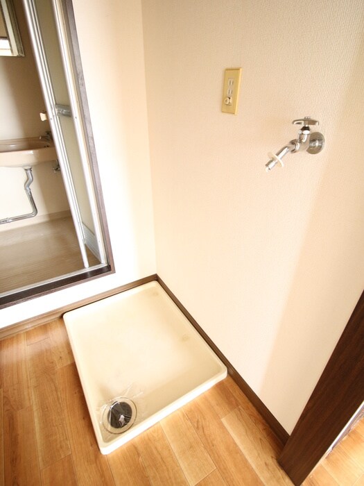 物件内観写真15　(洗濯機置場)