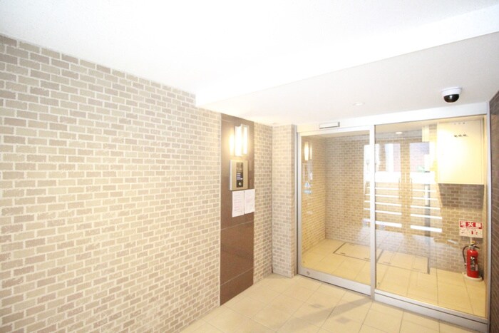 物件外観写真3　(エントランス部分)