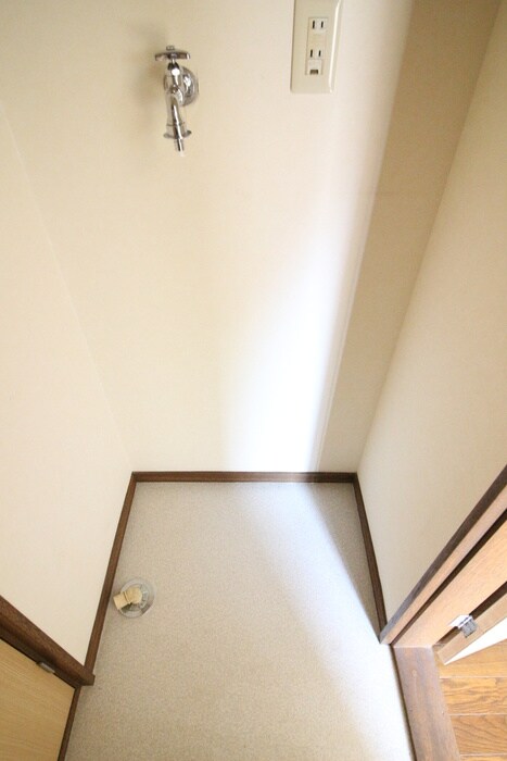 物件内観写真10　(洗濯機置場)