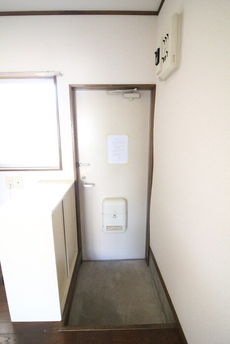 物件内観写真18　(玄関)