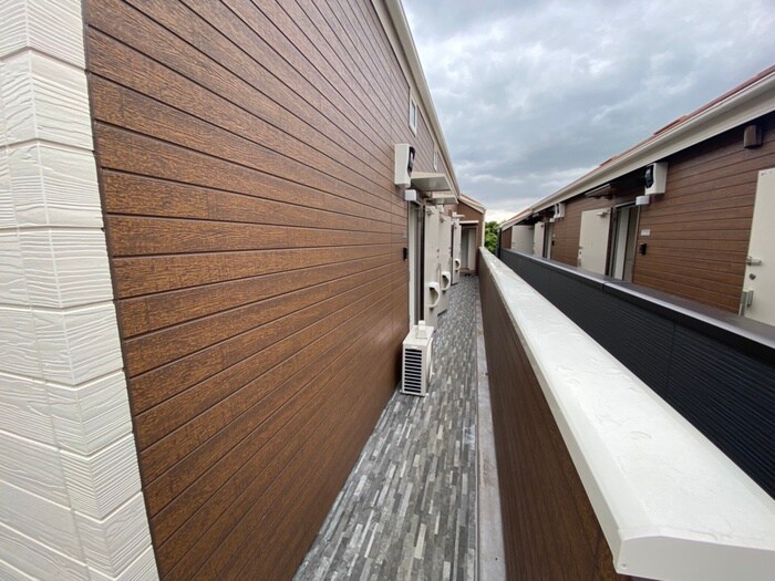 物件外観写真3　(エントランス部分)