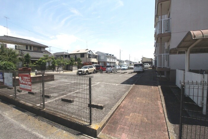 物件外観写真5　(駐車場)