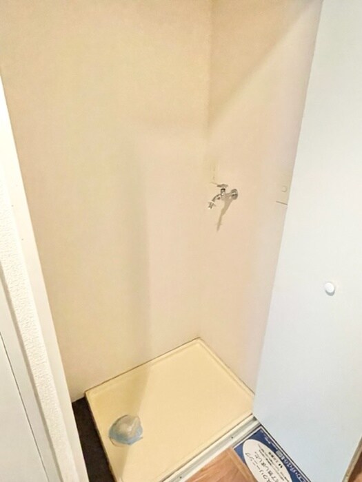 物件内観写真11　(洗濯機置場)