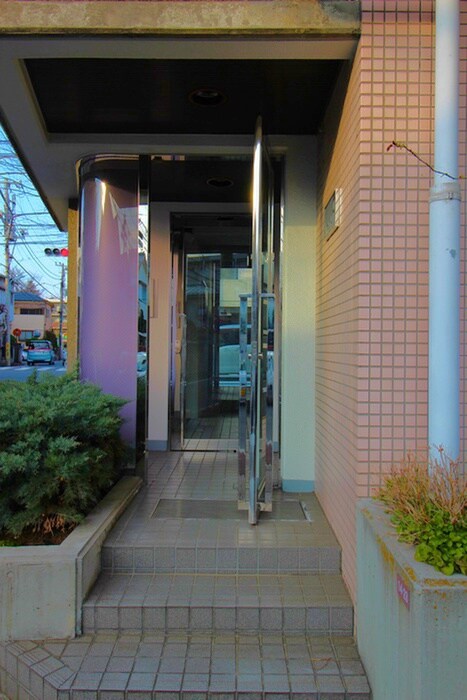 物件外観写真3　(エントランス部分)