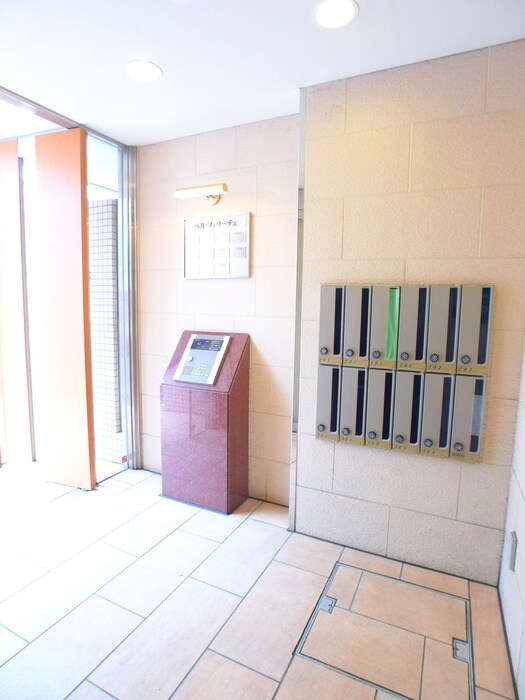 物件外観写真3　(エントランス部分)