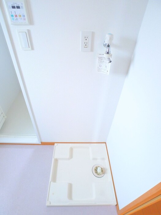 物件内観写真16　(洗濯機置場)