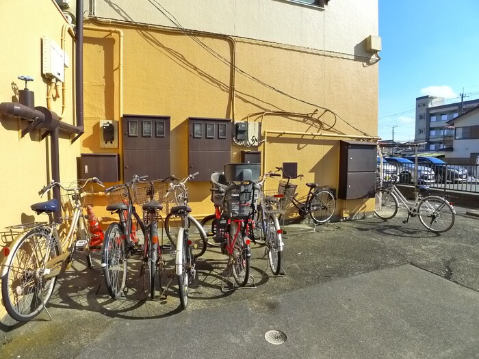 物件外観写真5　(駐輪場)