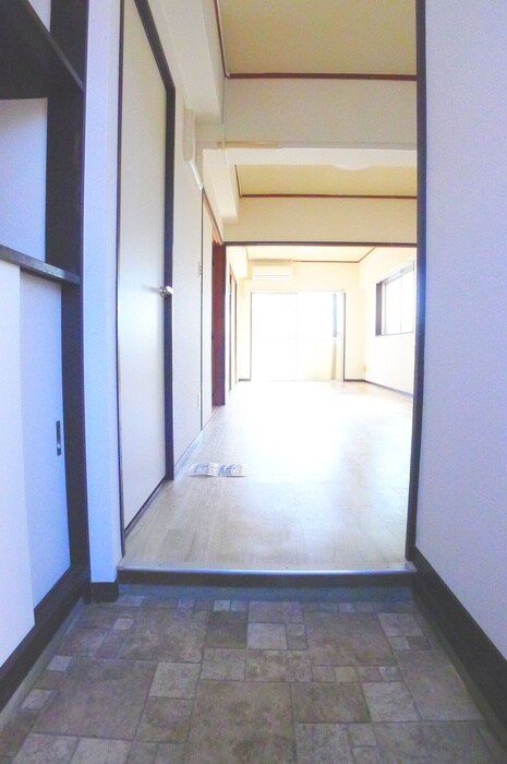 物件内観写真16　(玄関)