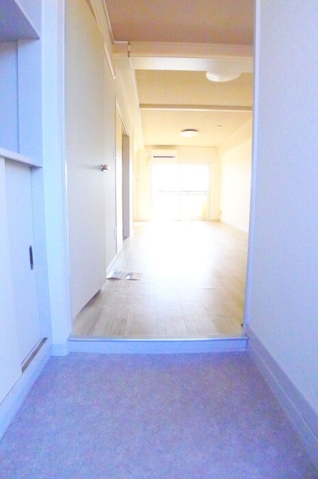 物件内観写真16　(玄関)