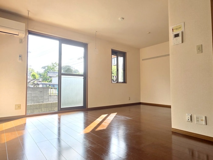 物件内観写真8　(室内からの展望)