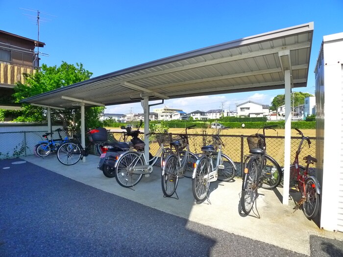 物件外観写真6　(駐輪場)