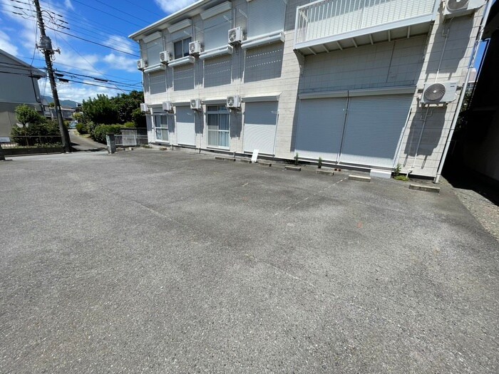 物件外観写真3　(駐車場)