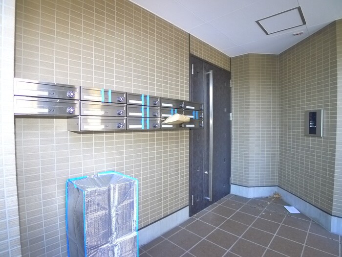 物件外観写真5　(エントランス部分)