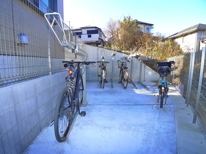 物件外観写真6　(駐輪場)