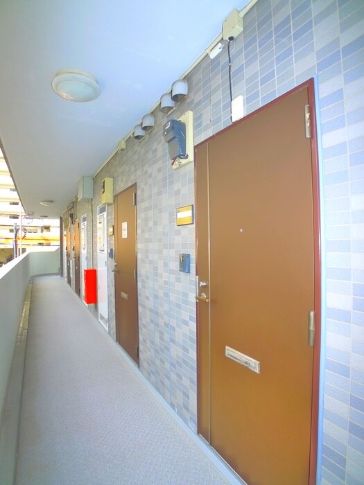 物件外観写真6　(エントランス部分)