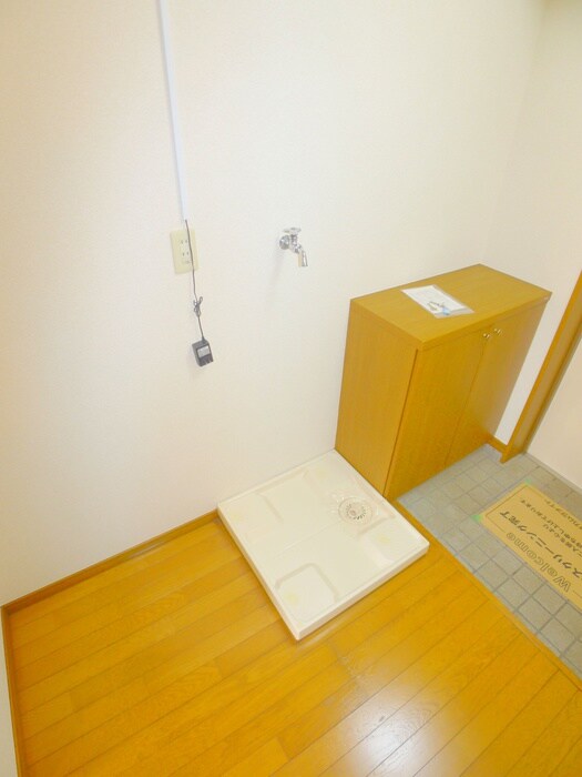 物件内観写真15　(洗濯機置場)