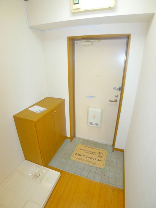 物件内観写真16　(玄関)