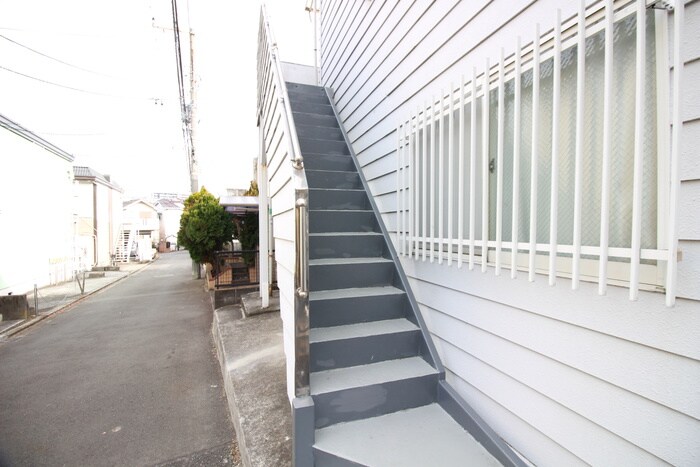 物件外観写真4　(エントランス部分)