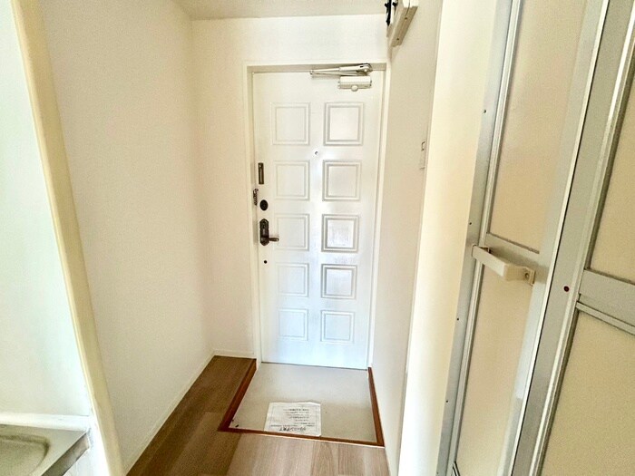 物件内観写真15　(玄関)