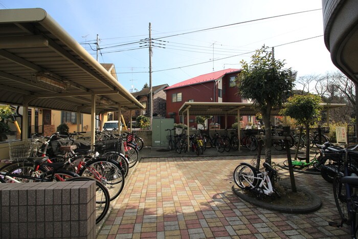 物件外観写真4　(駐輪場)