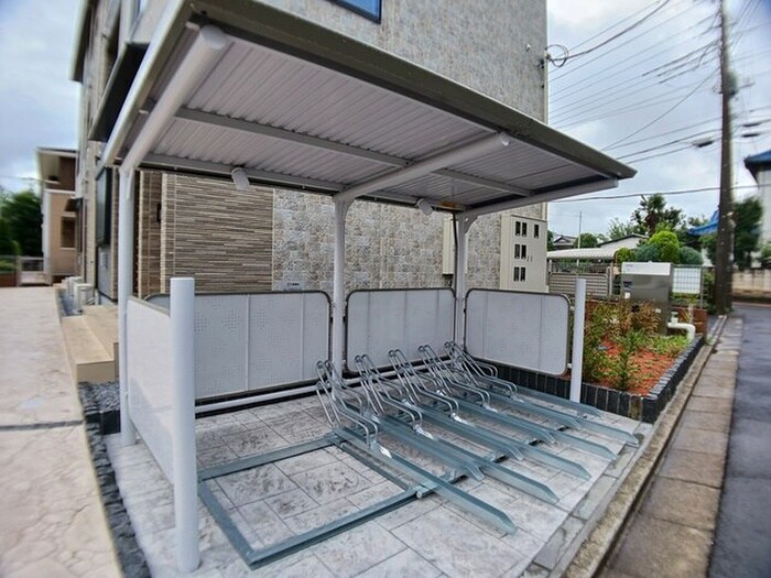 物件外観写真3　(駐輪場)
