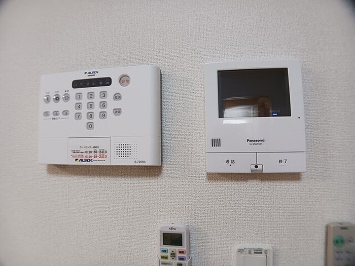 物件内観写真13　(玄関)