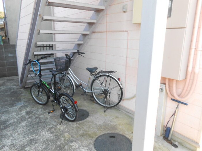 物件外観写真4　(駐輪場)