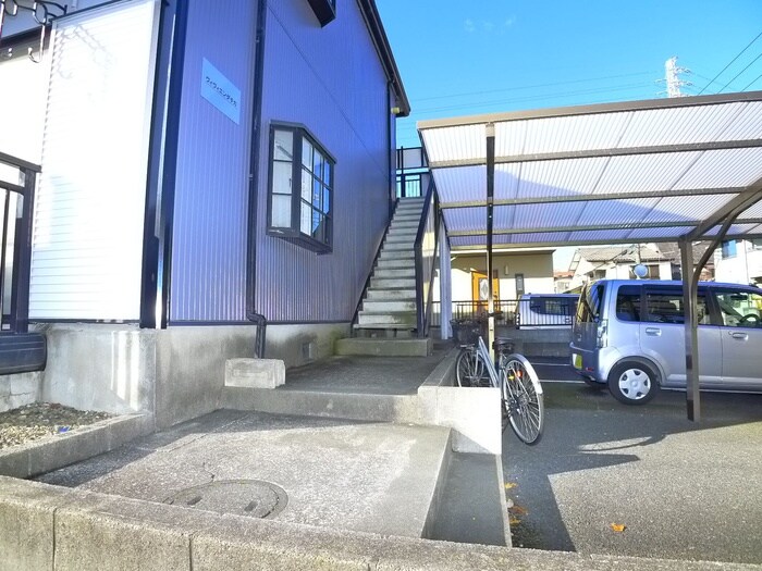 物件外観写真4　(エントランス部分)