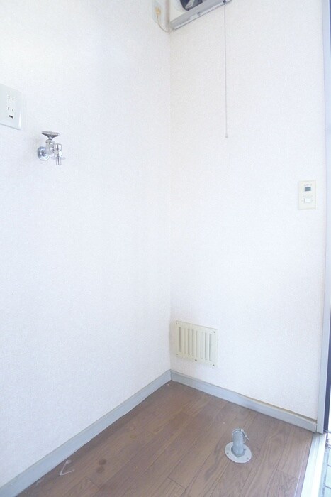 物件内観写真15　(洗濯機置場)