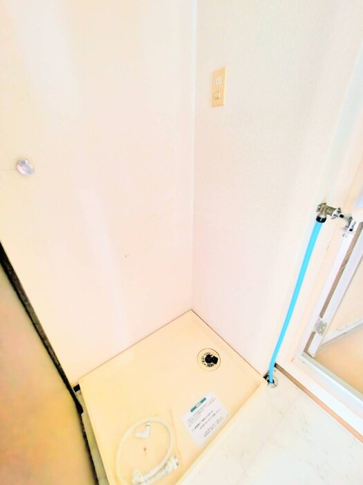 物件内観写真16　(洗濯機置場)