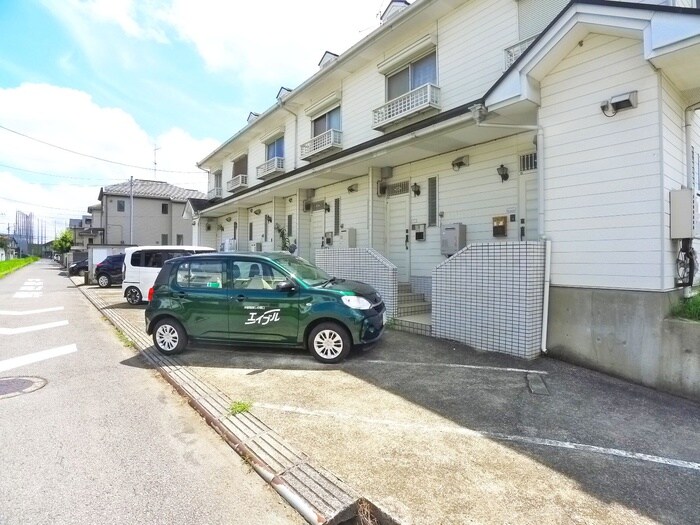 物件外観写真3　(駐車場)