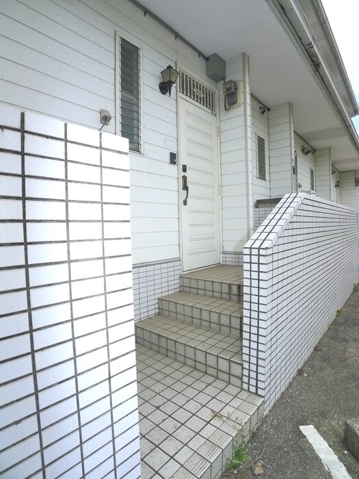 物件外観写真5　(エントランス部分)