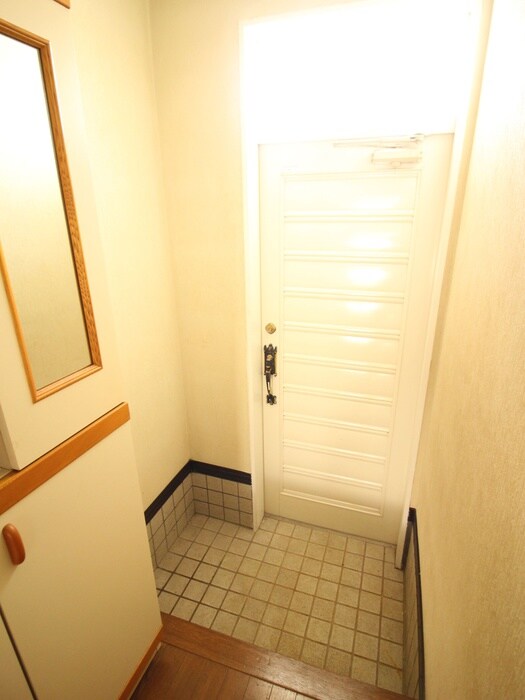 物件内観写真16　(玄関)