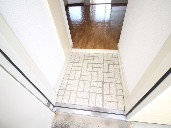 物件内観写真7　(玄関)