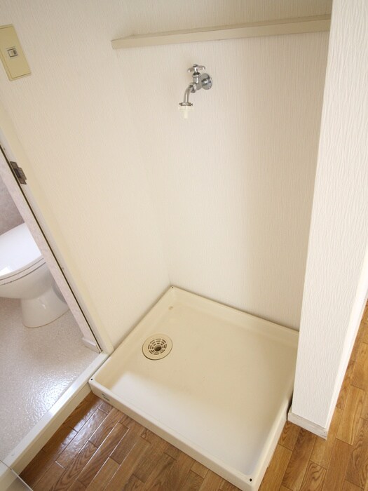 物件内観写真10　(洗濯機置場)