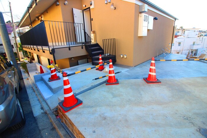 物件外観写真4　(エントランス部分)