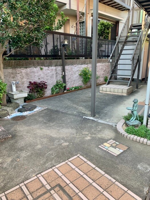 物件外観写真4　(エントランス部分)