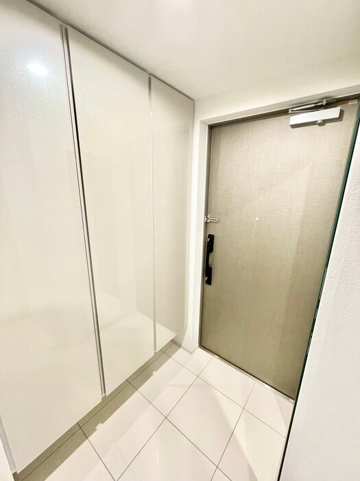 物件内観写真16　(玄関)