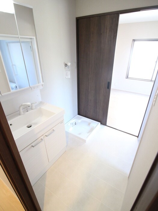 物件内観写真14　(洗濯機置場)