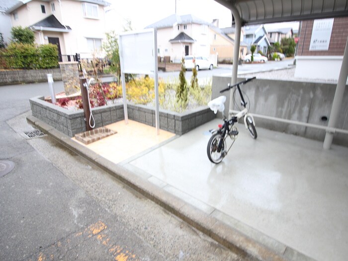 物件外観写真3　(駐輪場)